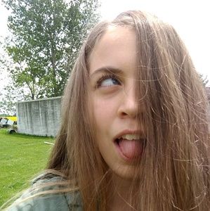 Meet your Posher, Adelia